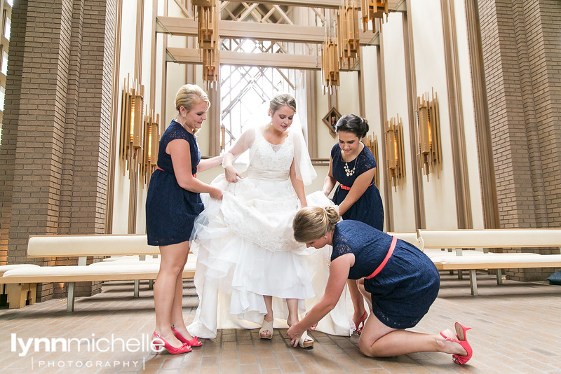 bride getting ready at Marty Leonard Chapel, Fort Worth