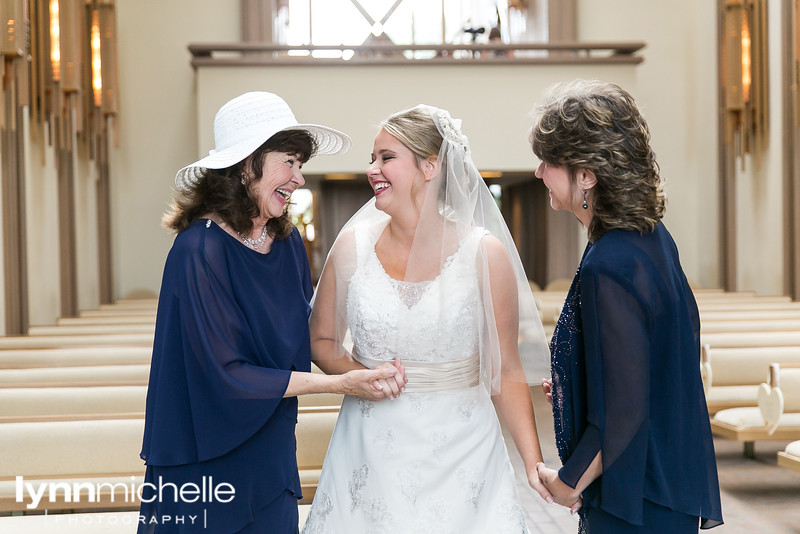 bride with mother and grandmother, Marty Leonard