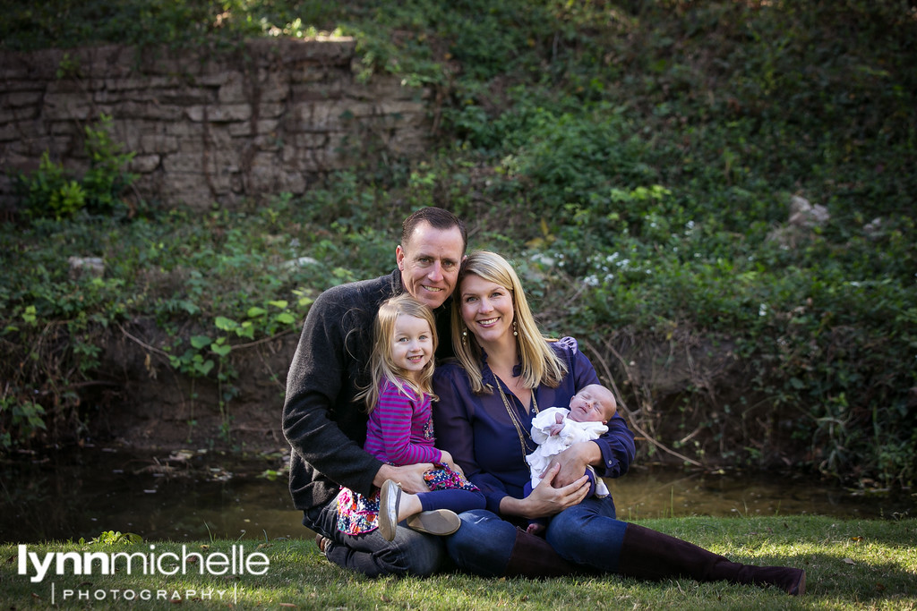 holiday family portraits in downtown dallas