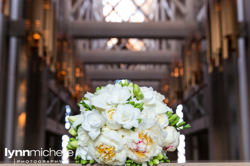 white wedding bouquet at marty leonard