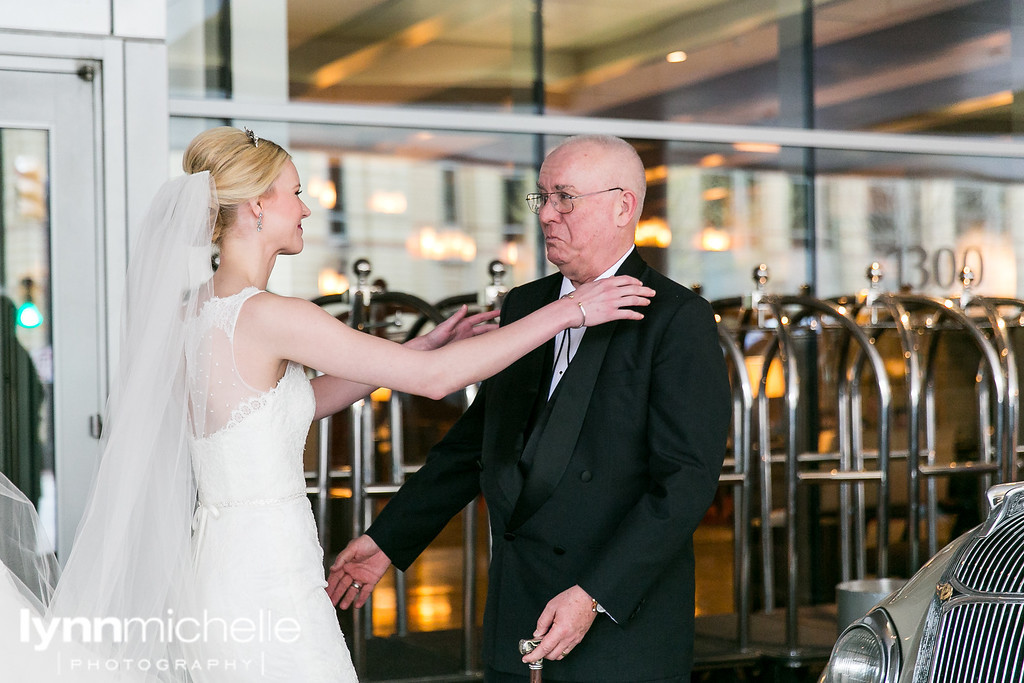 bride and dad first look