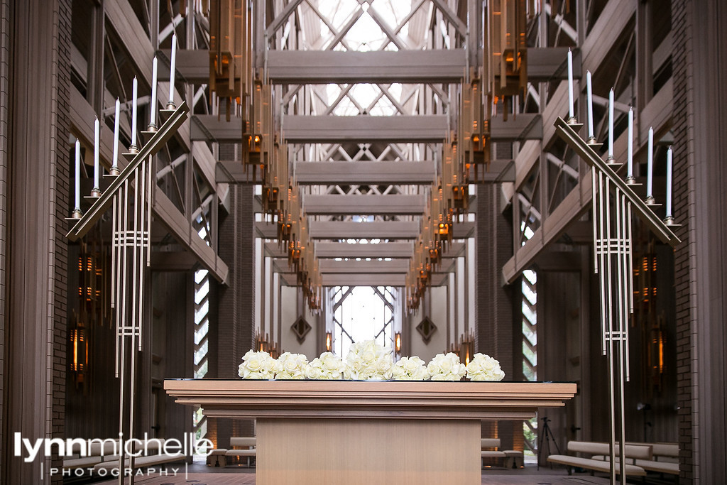 all white wedding bouquets