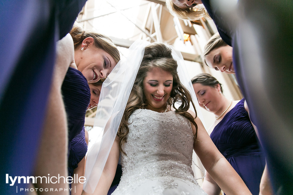 bride & bridesmaids praying before ceremony