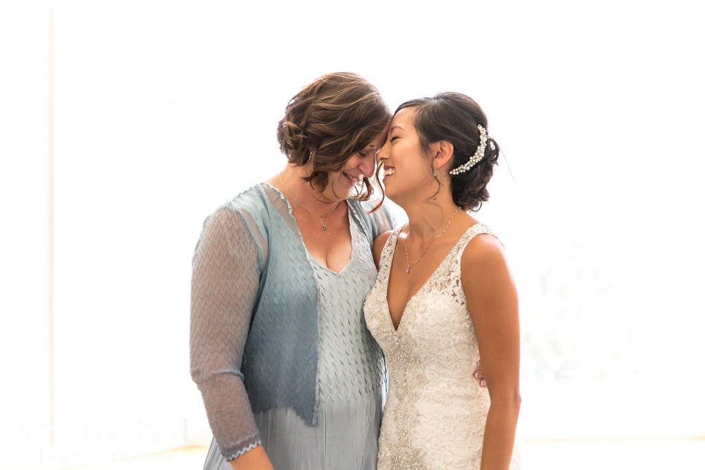 bride and mom getting ready lionscrest manro