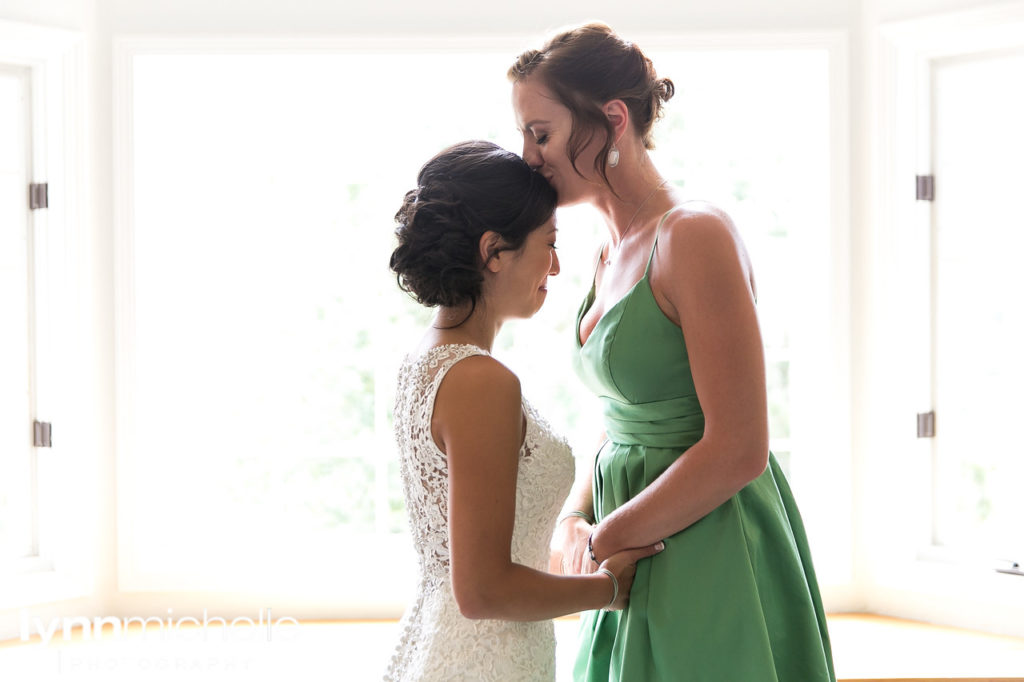 bride getting ready lionscrest manor